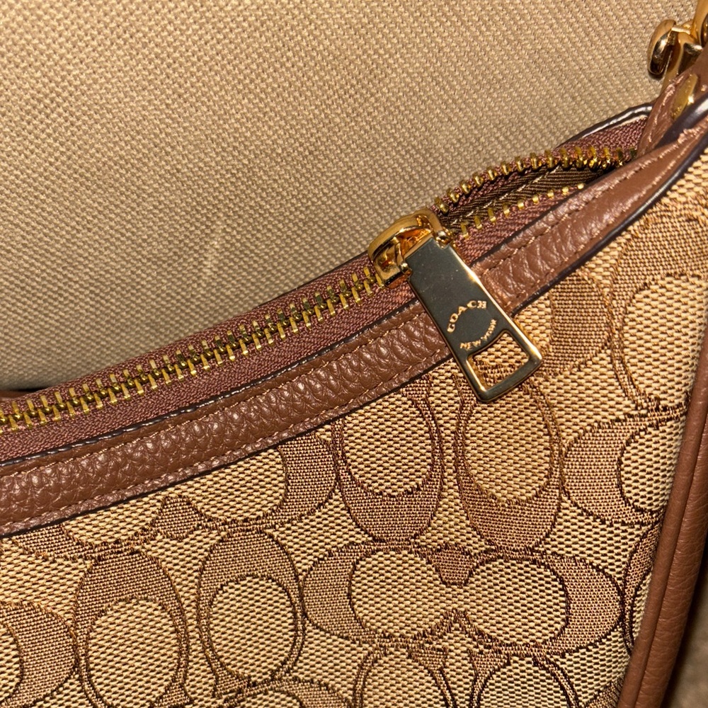 Coach Aria in Signature Jacquard Bag - Picture 3 of 5